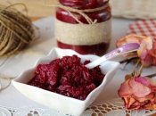 Несложная в приготовлении икра из свеклы получается сочной и ароматной