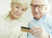 Выплата пенсий привязана к банковскому счету, а не карте