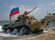 Російських військ та озброєння на українських кордонах стає дедалі більше