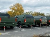 Волонтеры передали военным очередную партию пикапов