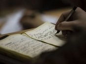 Официально фамилии в Украине появляются в XIV-XV веках, но широкое распространение они получили гораздо позже