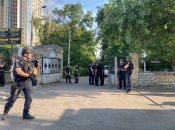Взрывы в суде Киева: уже есть пострадавшие, СМИ пишут о штурме