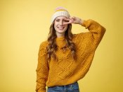 Как красиво и стильно сочетать свитера в зимних луках