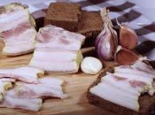 Такая закуска будет уместна на повседневном и на праздничном столе