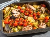 Рыба запекается вместе с гарниром