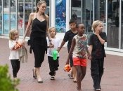 Самовыражение и никаких ограничений: как воспитывает детей Анджелина Джоли