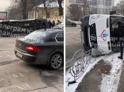 Машина лежит на обочине