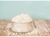 Простой способ, как сделать  искусственный снег своими руками