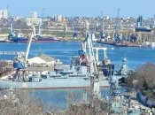 Один "парадный", другой захватывал Крым: что известно о пораженных кораблях Ямал и Азов в Крыму (видео, фото)