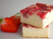 Творожная запеканка с клубникой