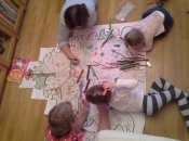 Семейная новогодняя раскраска на стену «Чудо-елка»