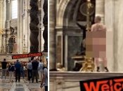 Голий чоловік у Ватикані