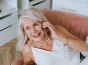 Щоб виглядати молодше, іноді достатньо лише перебрати гардероб