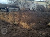 Воронка от ракеты поражает: новые фото последствий ракетной атаки на Киев