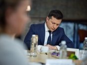 Президент выглядел раздраженным и вступал в перепалки с оппонентами