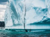 Гренландія тане: найбільший льодовик розколовся на частини