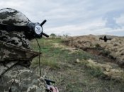 Операторів FPV-дронів легко пізнати по окулярах