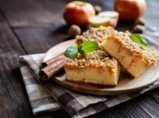 Тертый пирог с грецкими орехами уместен всегд