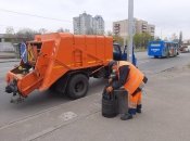 Техника для вывоза мусора с остановок транспорта