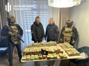 Всего депутат хранил дома 4 млн долларов наличными