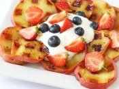 Полезный десерт из яблок за две минуты: яблоки, запеченные в вафельнице