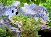 Монастирський комплекс поділено на дві зони