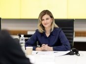 Елена Зеленская в синей блузе