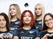 Світлана "suns1de" Мевлід (крайня ліворуч)