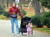 Дитина з мамою