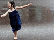 ФОТОпозитив: детское счастье под дождем