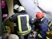Рятувальники дістають з-під завалів дитину у Миколаєві