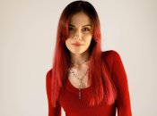 MamaRika показала, як виглядає її фігура у купальнику