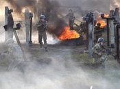 Курсанти ДШВ тренують смугу перешкод