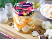 Маринована цвітна капуста – смачна та проста заготівля