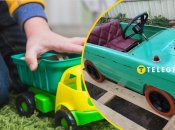 На Violity продают машинку на педалях