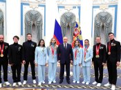 Владимир Путин с российскими олимпийцами
