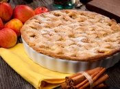 Яблучний пиріг — найкращий десерт для сімейних посиденьок