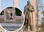 Львів'янка сходила в туалет під пам'ятник одного з керівників ОУН