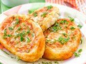 Картопляні зрази з начинкою із грибів і сулугуні - простий рецепт