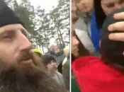 Священник і побита дитина