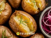 Лише картопля та маринована цибулька