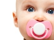 В США родителей просят отказаться от использования таблеток и гелей для прорезывания зубов у младенцев