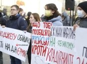 Жуналисты под стенами коворкинга "Creative State Arsenal"