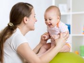 Приходим в форму после родов: упражнения с ребенком на руках