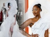 Tems в платье от Lever Couture