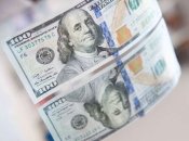 Доллар продолжает дешеветь