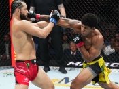 Масвидаль (слева) проиграл единогласным решением судей