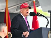 Дональд Трамп часто робить компліменти чоловікам публічно