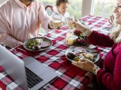 Сімейне гуляння завжди призводить до плям