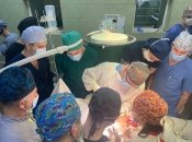 Хирурги провели в операционной более двух часов